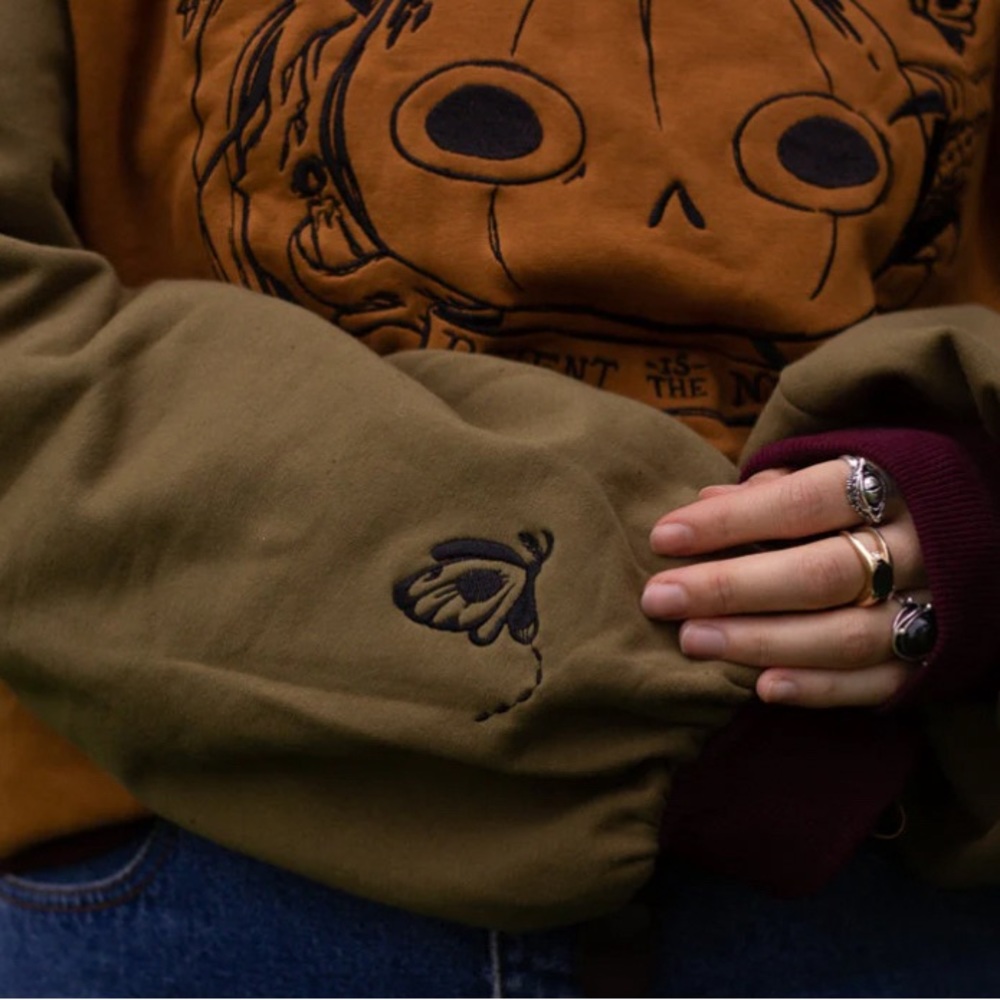 ‘Patient is the night’ embroidered crewneck sweater